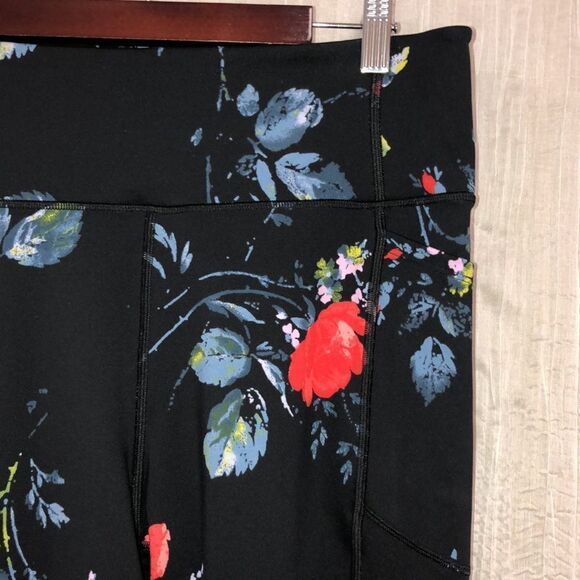 VS XL Essential Pocket Hi-Rise Crop Black Red Blue Pocket Legging - Picture 6 of 12